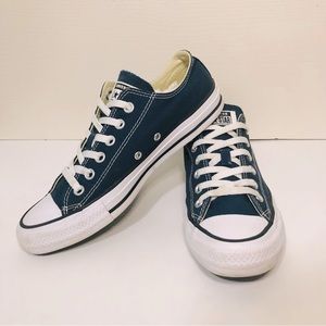 Chuck Taylor All Star Classic, Low Top, Navy, Women’s 8, Men’s 6